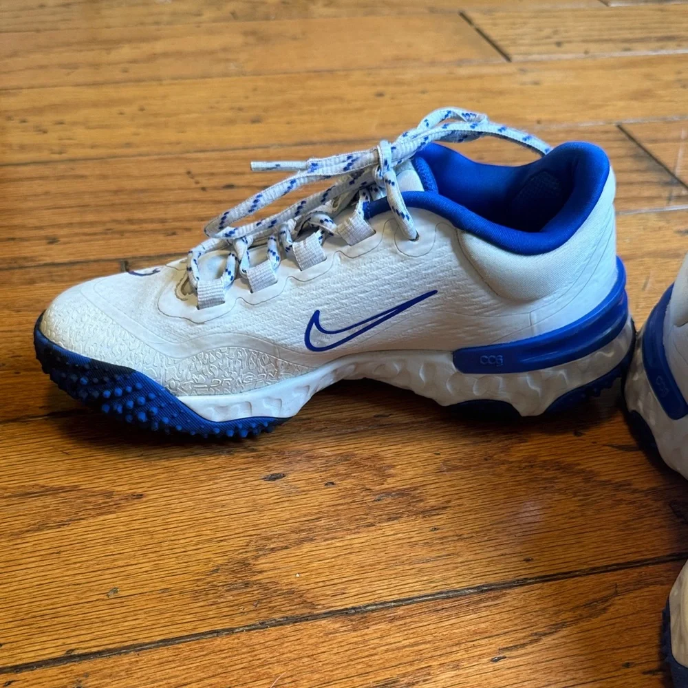 Nike Women’s Alpha Huarache Elite 4 Softball shoes - Picture 8 of 10